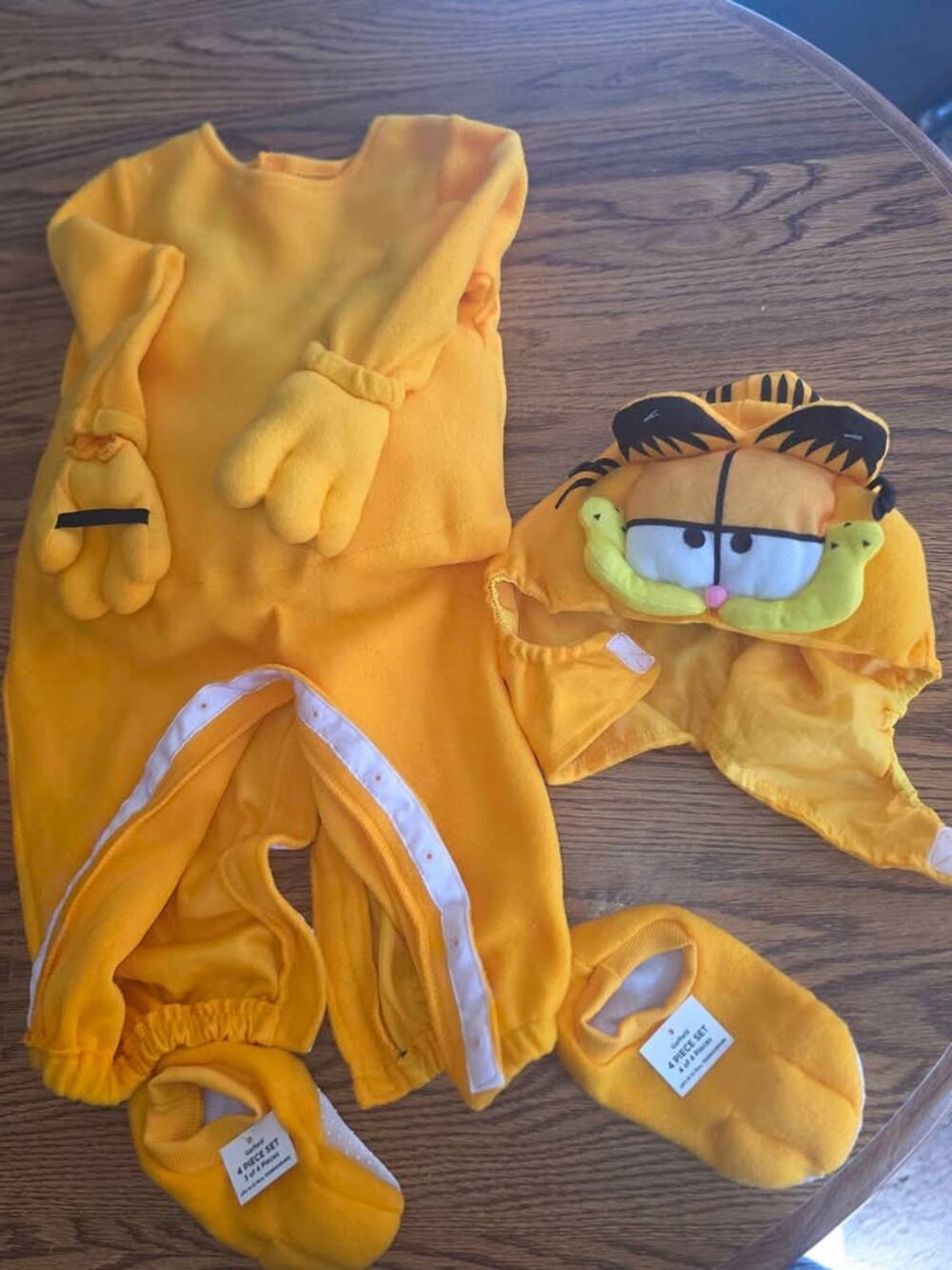 New with tags Garfield 4-Piece Baby Costume Set, Size 6-12 Monthsx